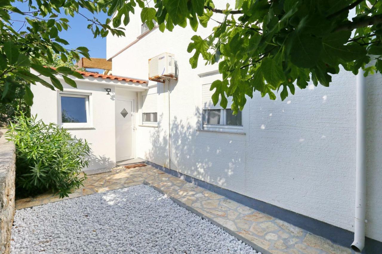 Villa Neyla Вир Екстериор снимка
