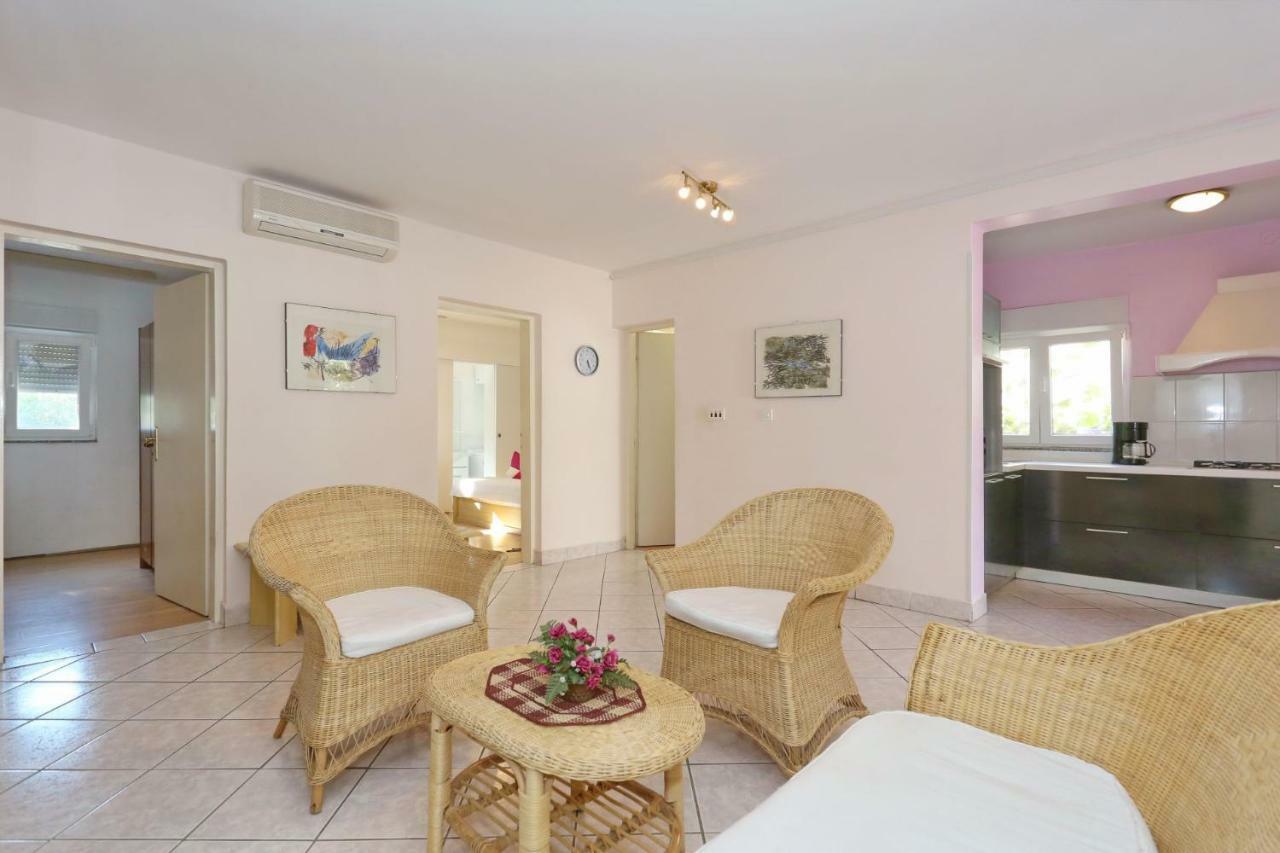 Villa Neyla Вир Екстериор снимка