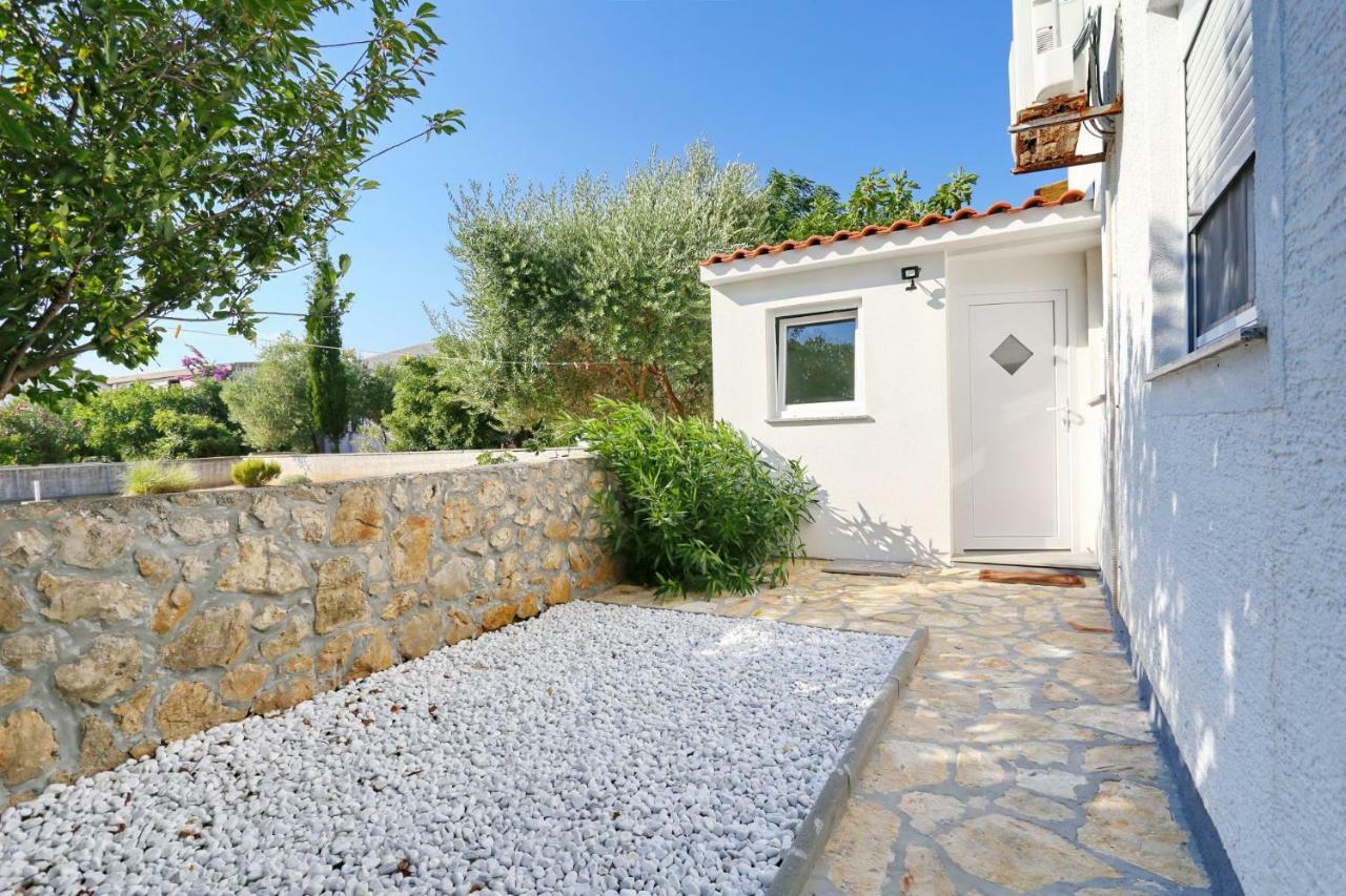 Villa Neyla Вир Екстериор снимка