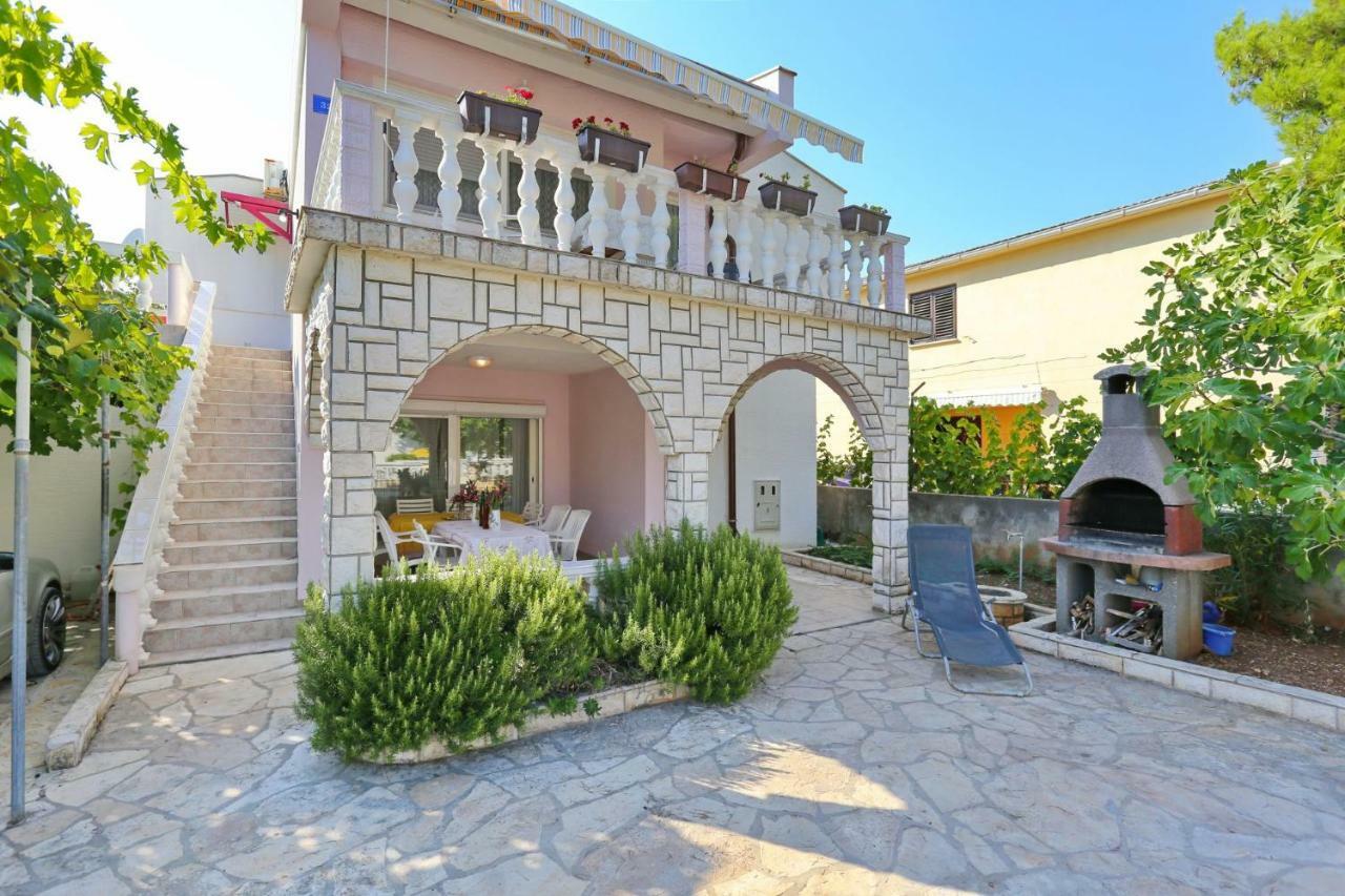 Villa Neyla Вир Екстериор снимка